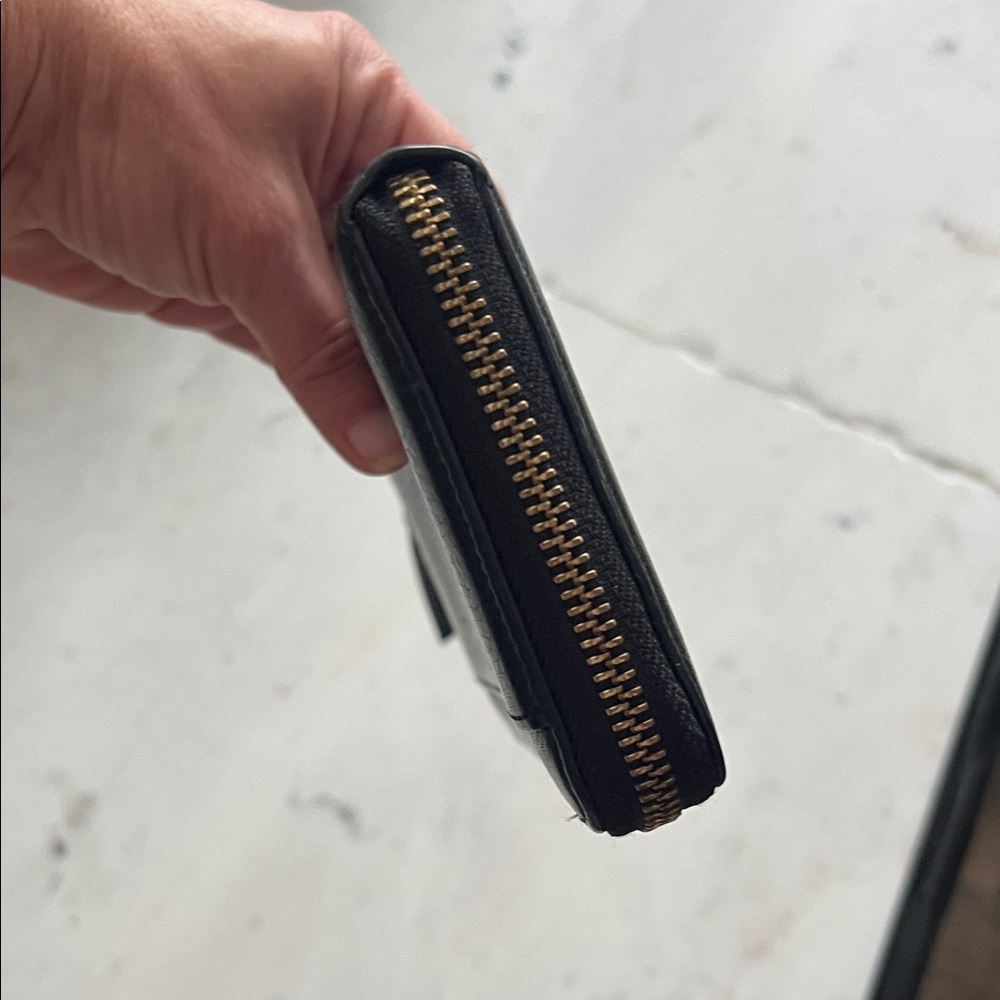 Kate Spade Black Leather Zip Around Wallet with Gold Accent Gently Used - Picture 3 of 10